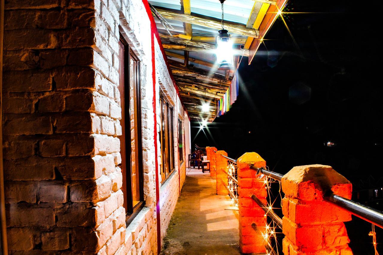 แบคแพคเกอร์ แพนด้า มานาลี Hostel มะนาลี ภายนอก รูปภาพ