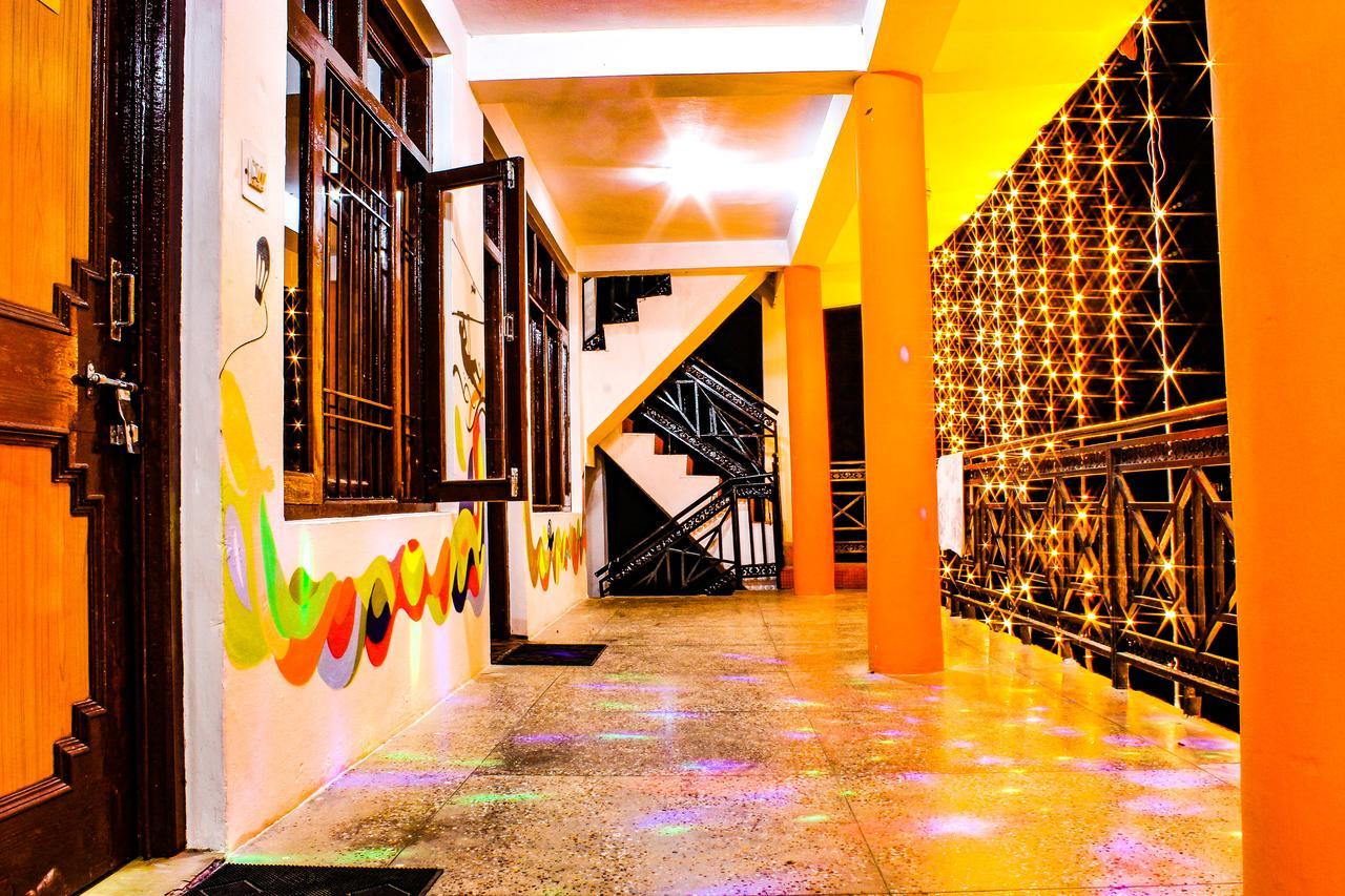 แบคแพคเกอร์ แพนด้า มานาลี Hostel มะนาลี ภายนอก รูปภาพ